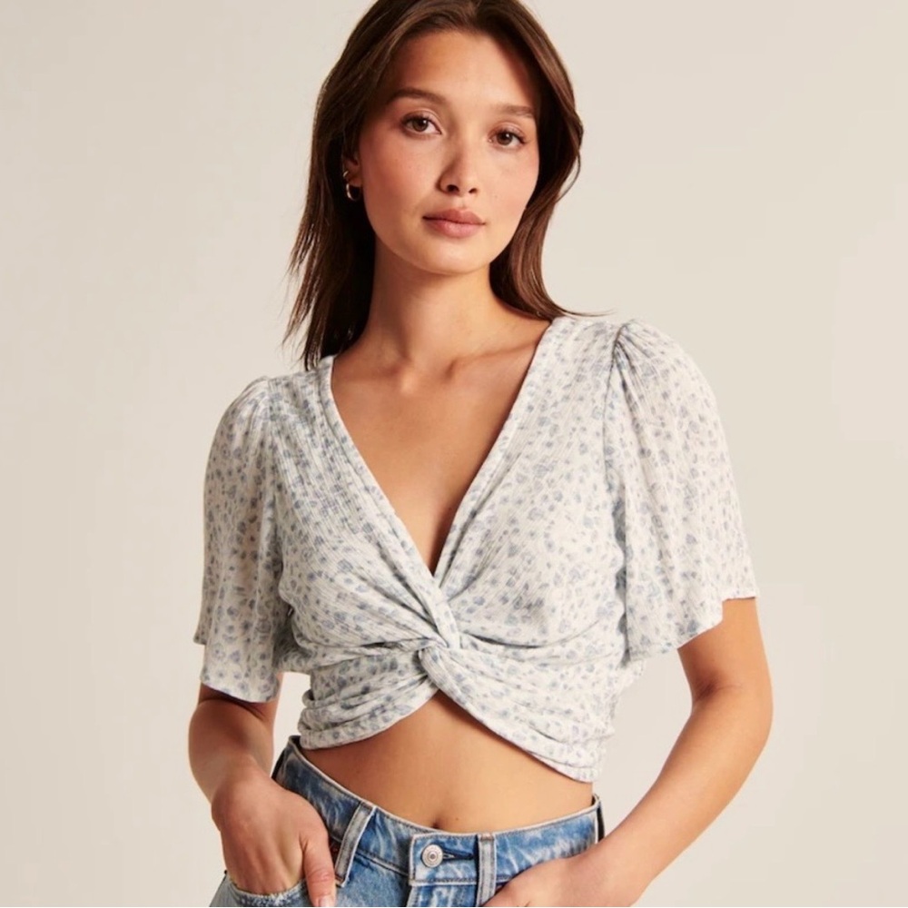 Abercrombie & Fitch Blue & White Floral Knot Crop Top, Flutter Sleeve - Large